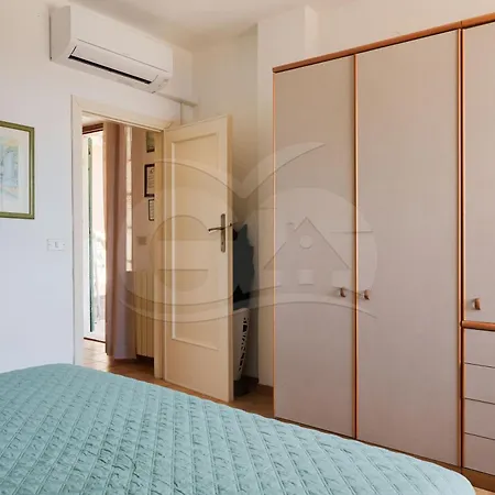 Flora - Goelba Apartment